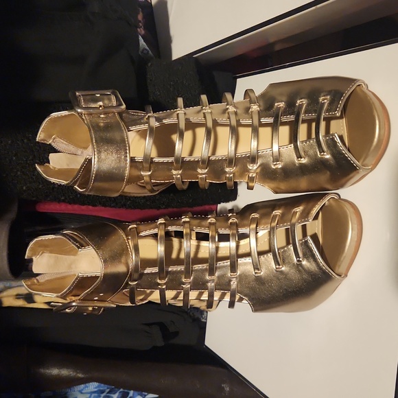 COPY - Guess heels - Picture 1 of 4